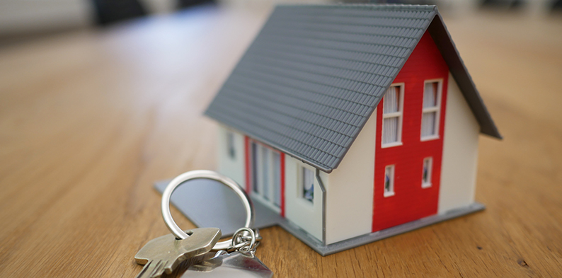 The Role of a Real Estate Lawyer in UAE Property Transactions